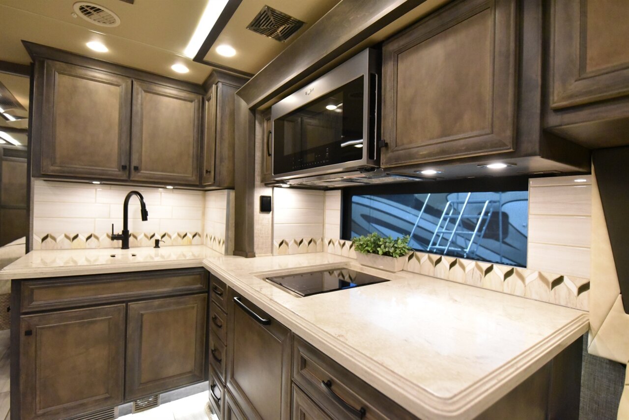 2023 Tiffin Allegro Bus   - Photo 26 - Orange, CA 92867