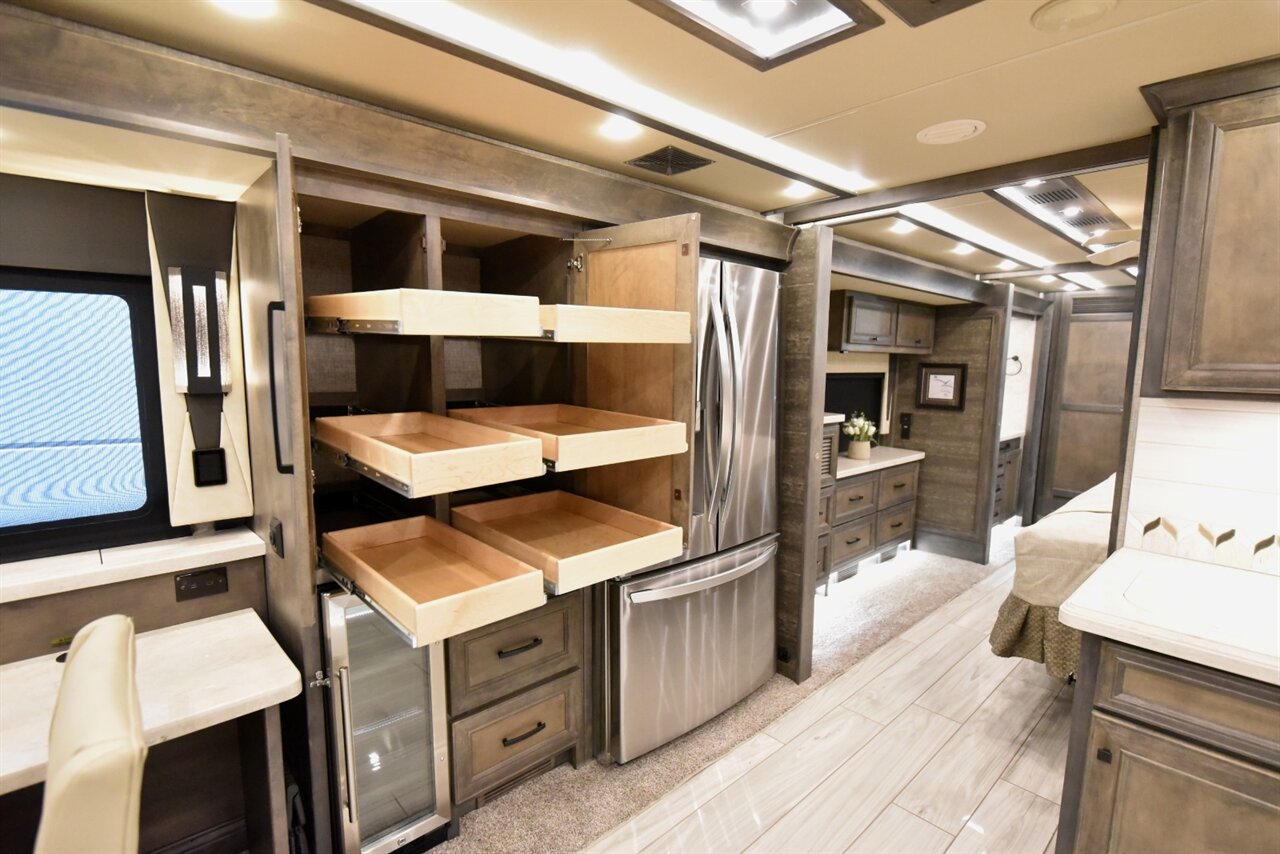 2023 Tiffin Allegro Bus   - Photo 20 - Orange, CA 92867