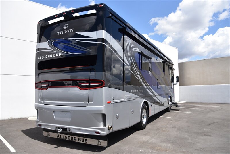2023 Tiffin Allegro Bus - Photo 3 - Orange, CA 92867