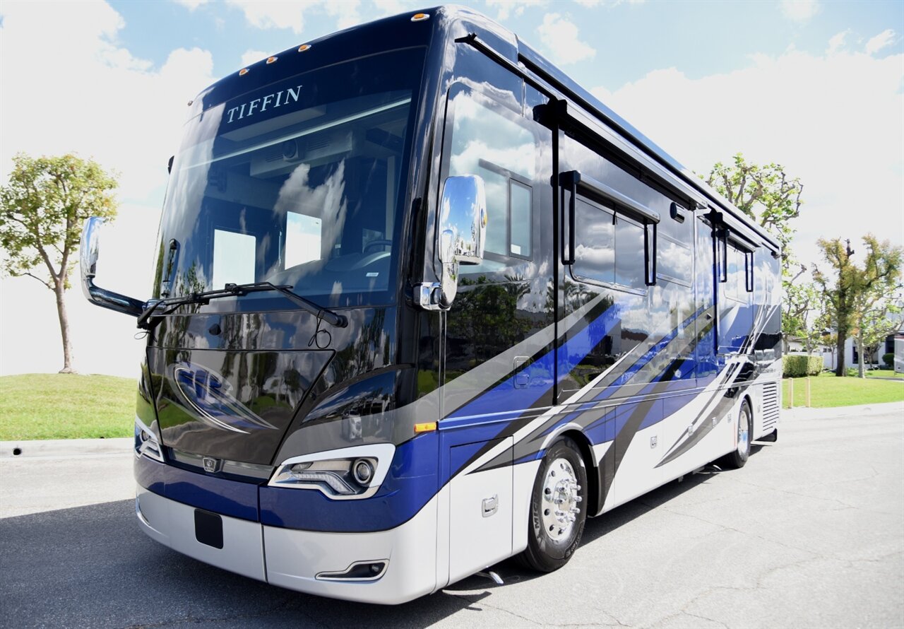 2023 Tiffin Allegro Bus   - Photo 9 - Orange, CA 92867