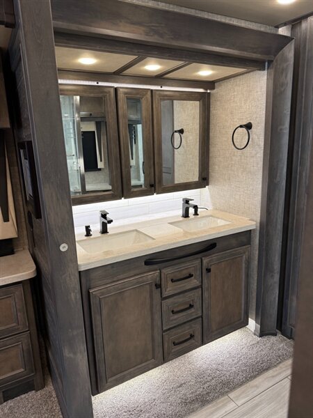 2023 Tiffin 35CP   - Photo 8 - Orange, CA 92867