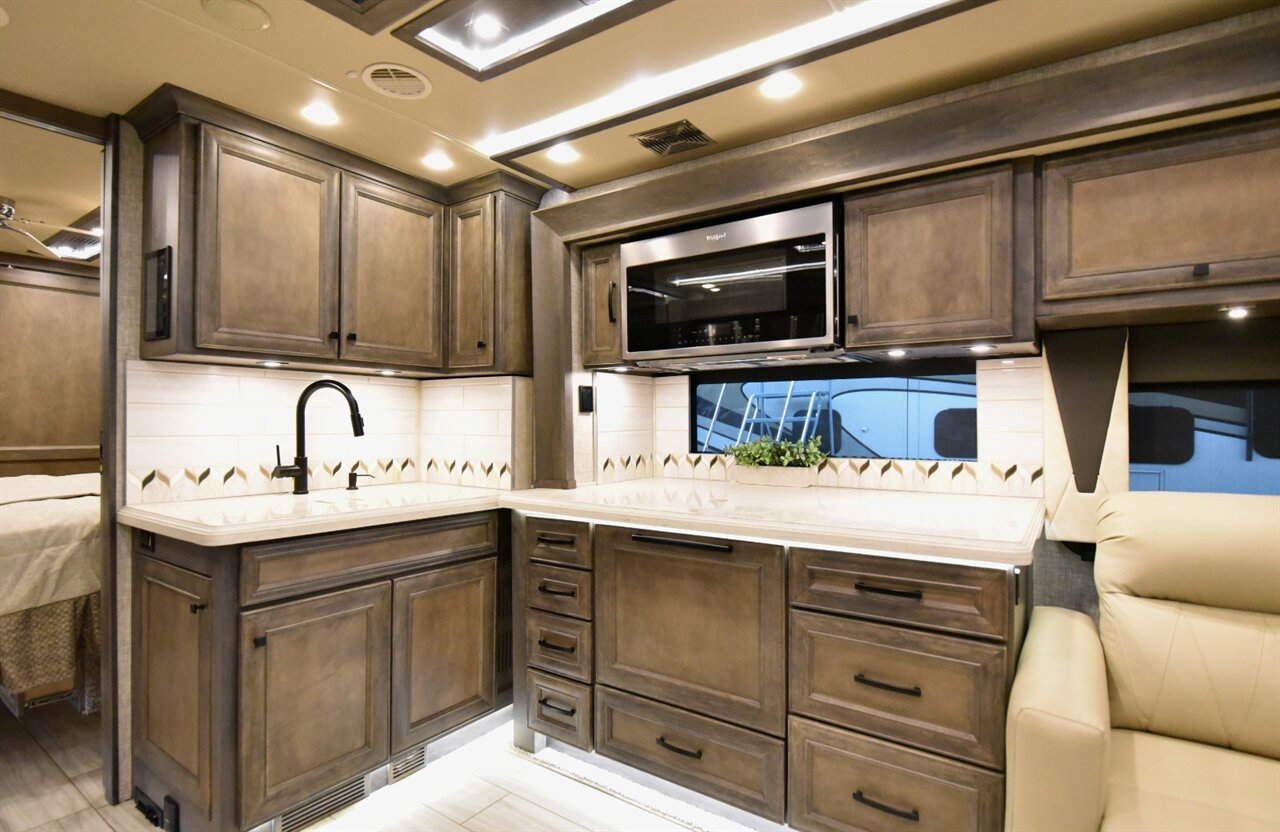 2023 Tiffin Allegro Bus   - Photo 24 - Orange, CA 92867