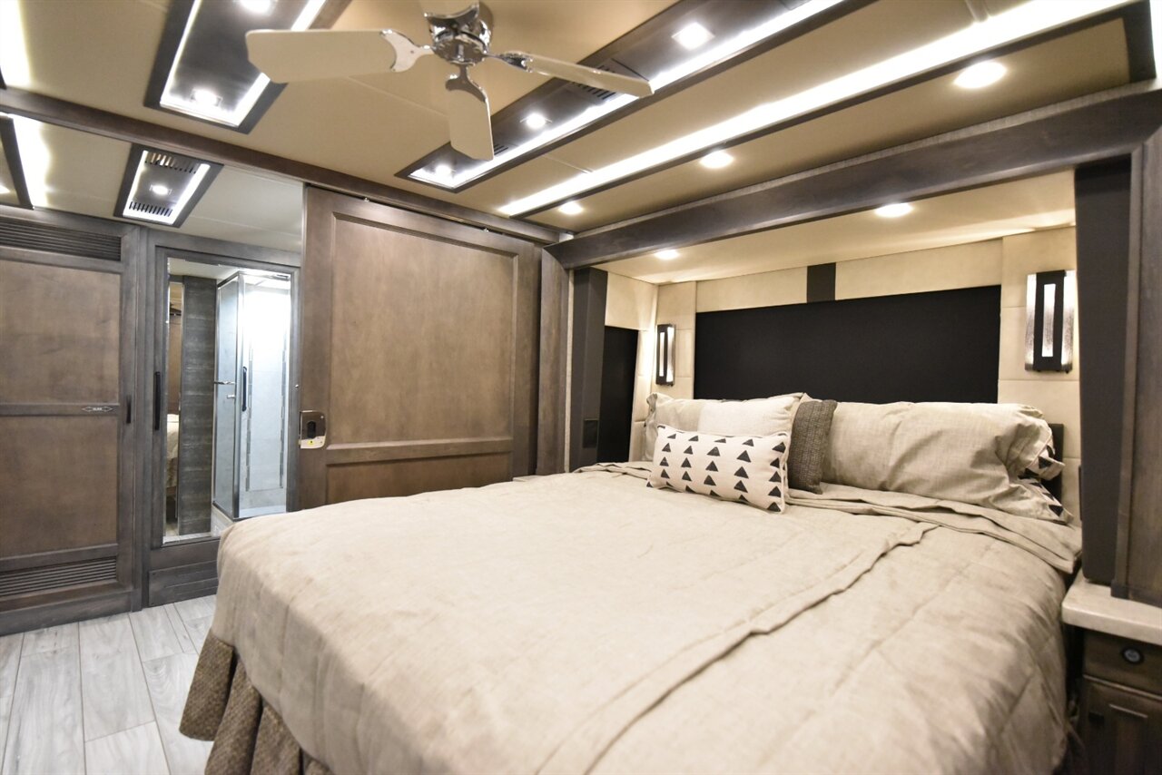 2023 Tiffin Allegro Bus   - Photo 33 - Orange, CA 92867