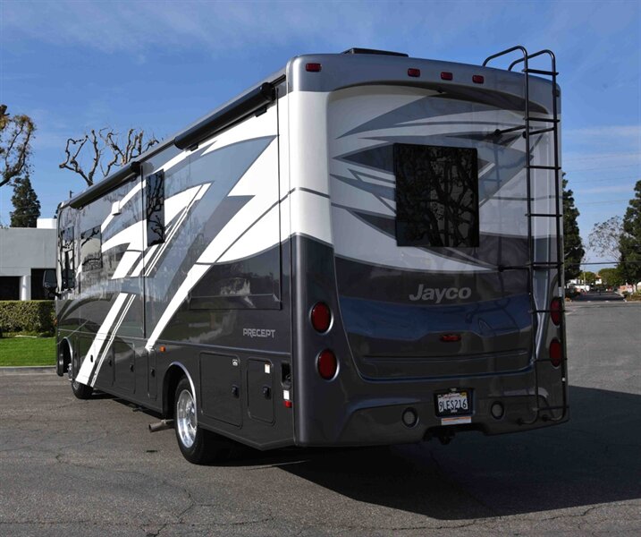 2023 Jayco Prcept 31ul   - Photo 4 - Orange, CA 92867