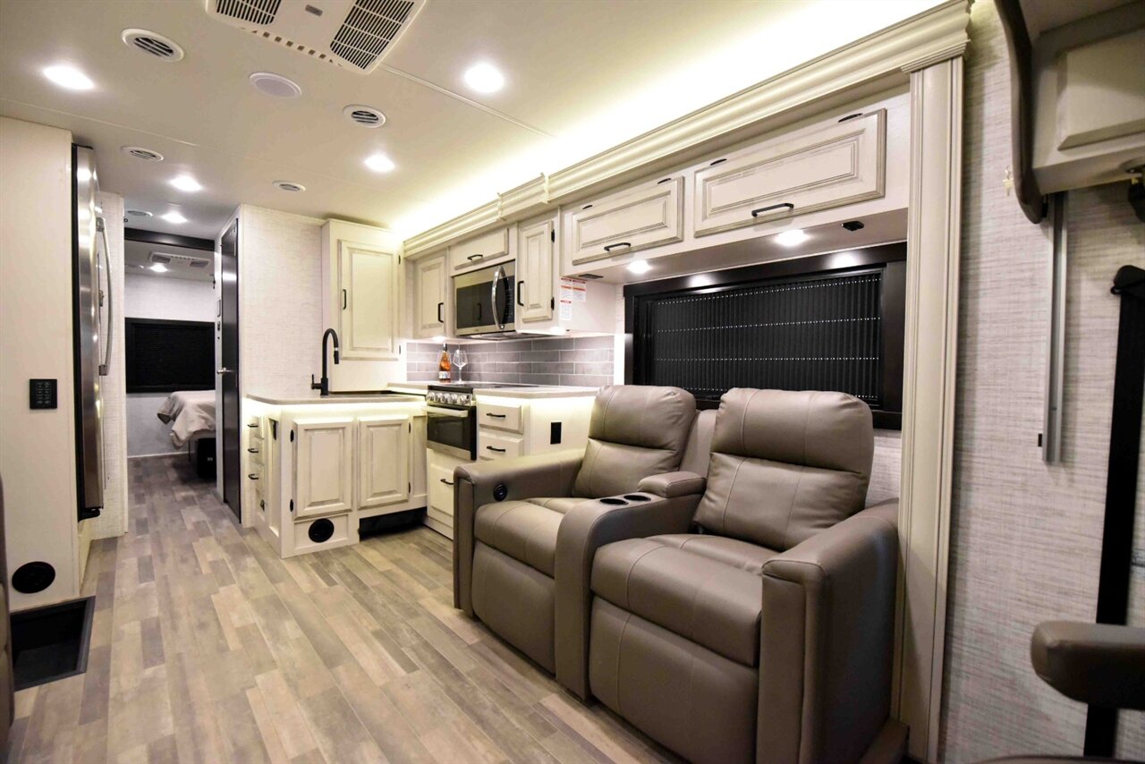 2023 Jayco Prcept 31ul   - Photo 15 - Orange, CA 92867