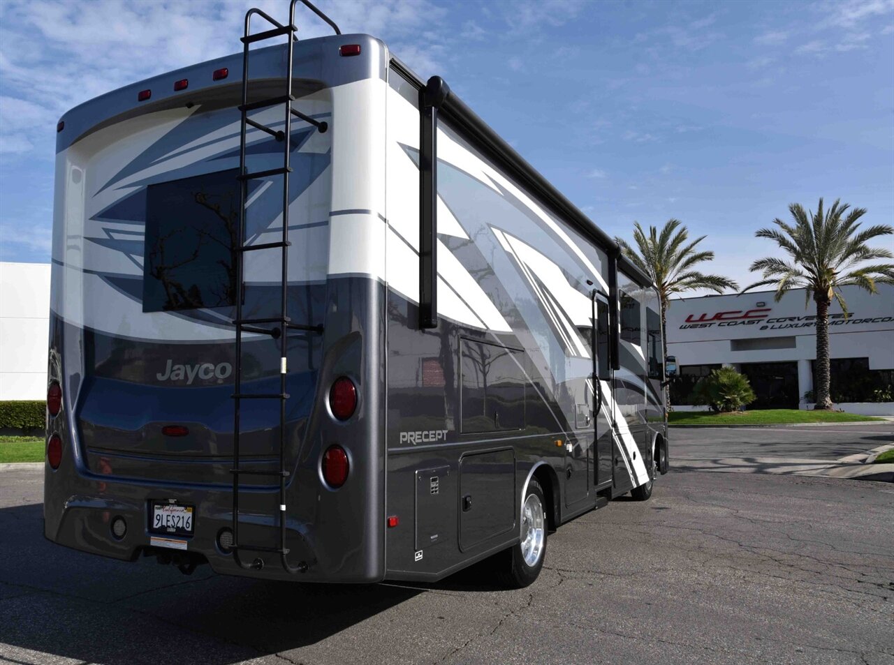 2023 Jayco Prcept 31ul   - Photo 5 - Orange, CA 92867