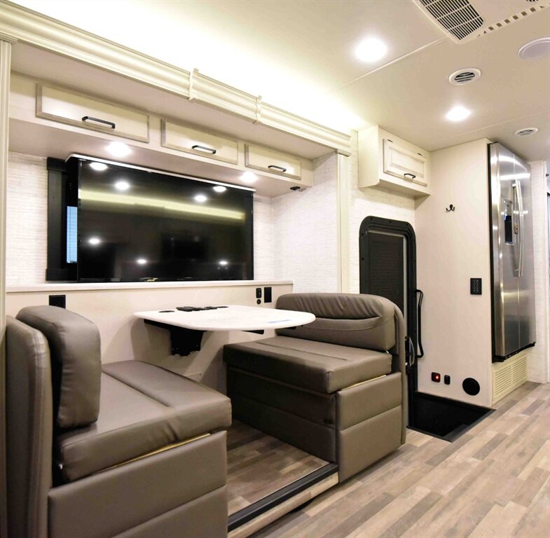 2023 Jayco Prcept 31ul   - Photo 16 - Orange, CA 92867