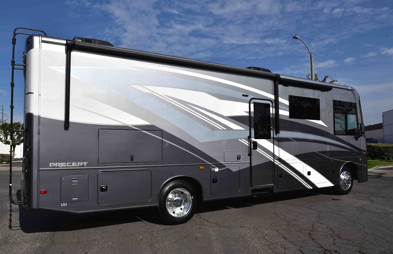 2023 Jayco Prcept 31ul   - Photo 7 - Orange, CA 92867