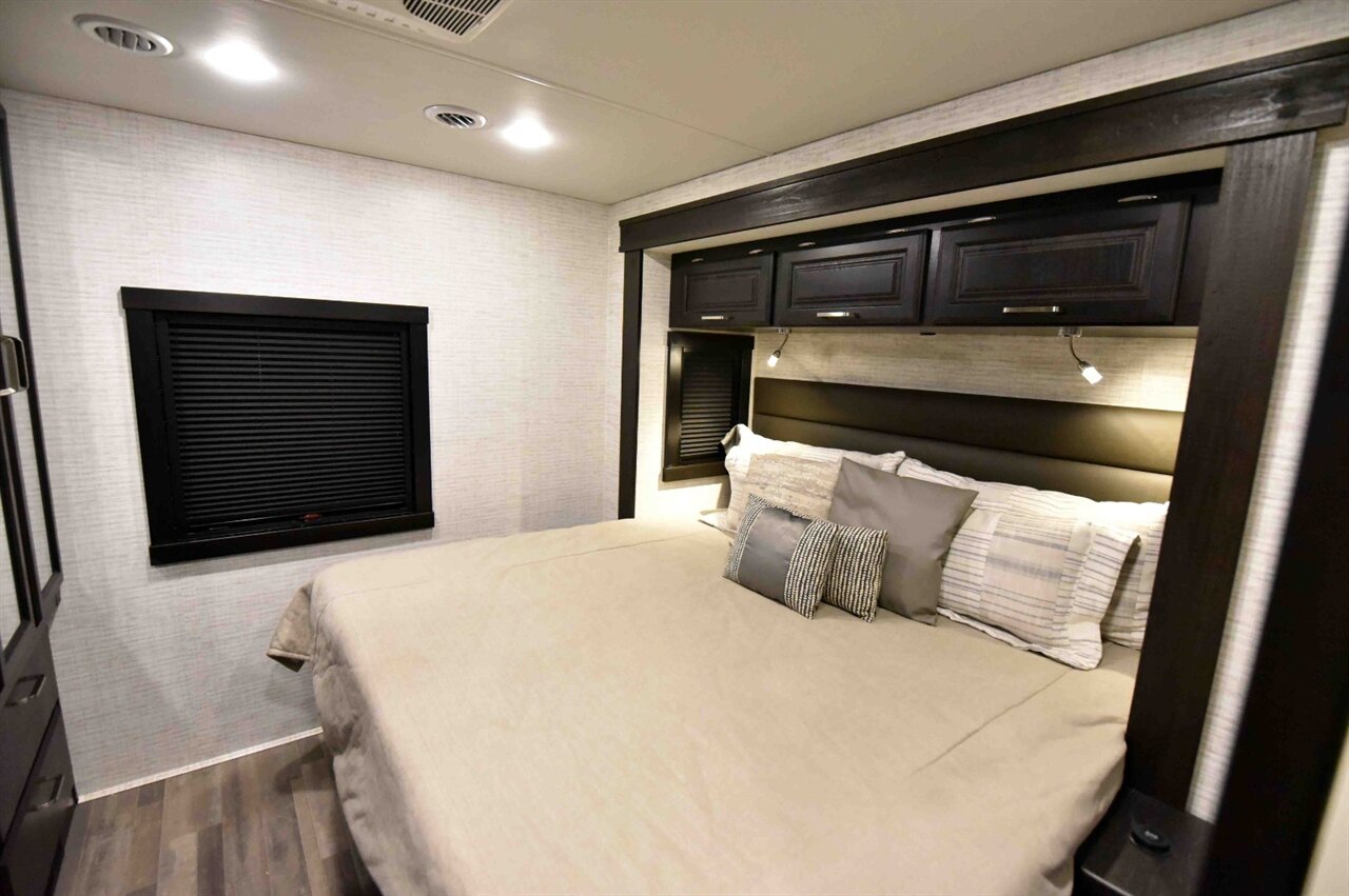 2023 Jayco Prcept 31ul   - Photo 23 - Orange, CA 92867