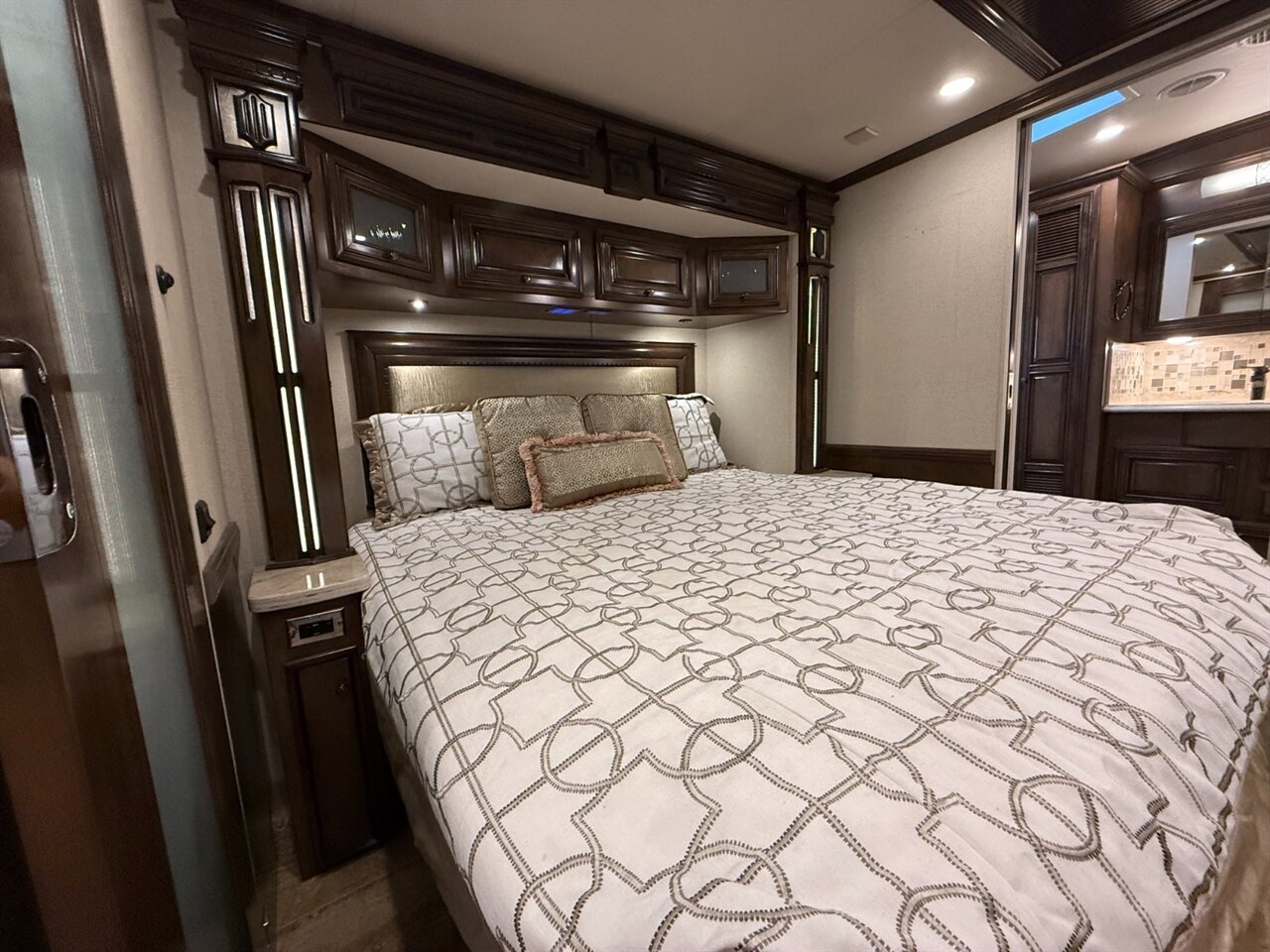 2019 Newmar Duth Star   - Photo 8 - Orange, CA 92867