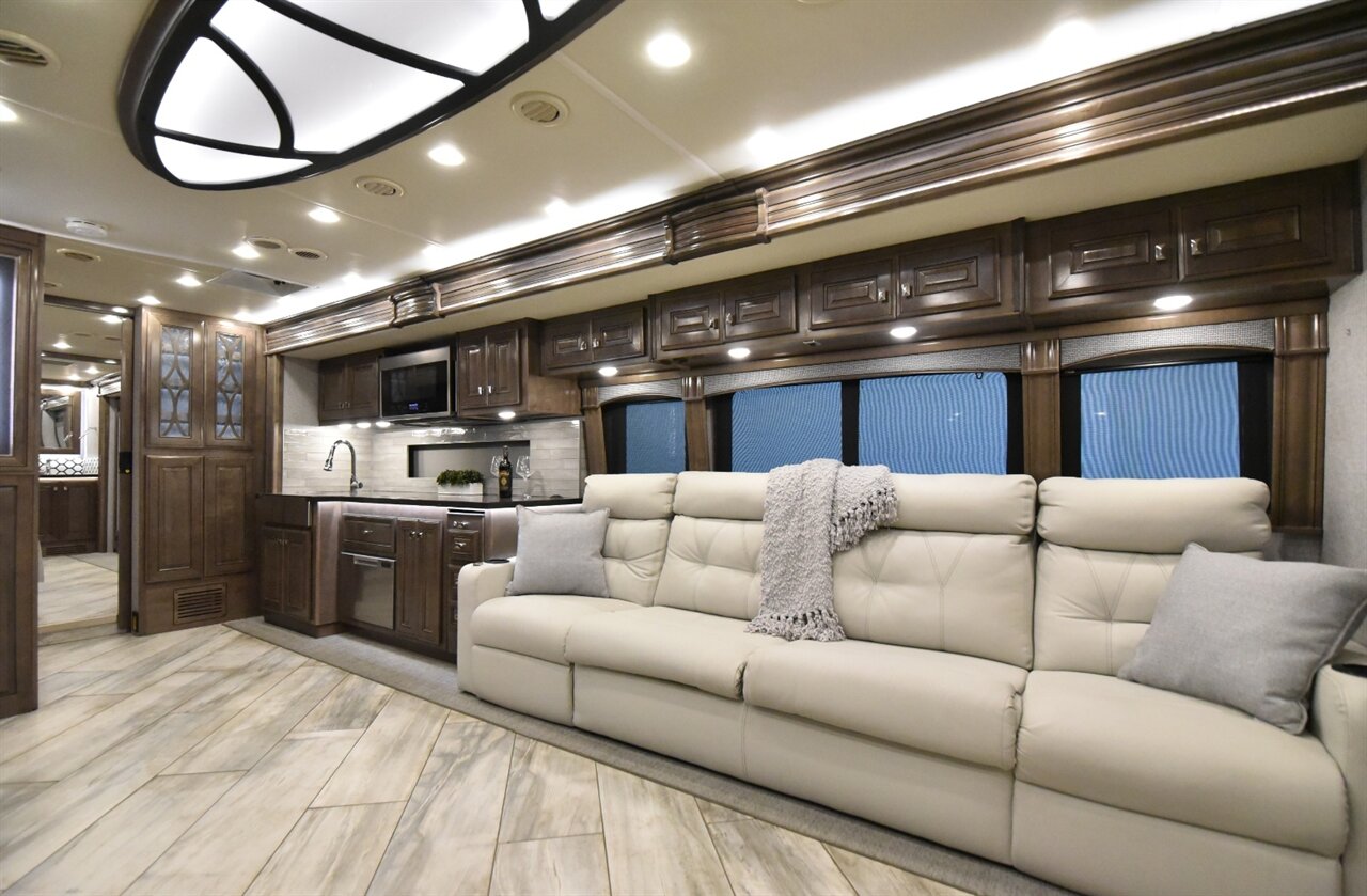 2022 Fleetwood Discovery - Photo 13 - Orange, CA 92867