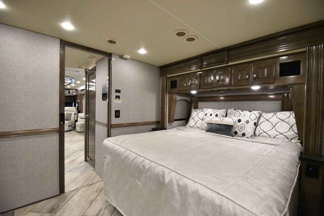 2022 Fleetwood Discovery - Photo 30 - Orange, CA 92867