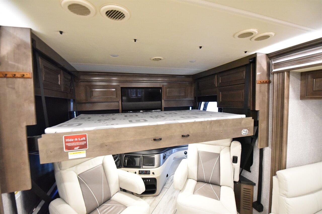 2022 Fleetwood Discovery - Photo 25 - Orange, CA 92867