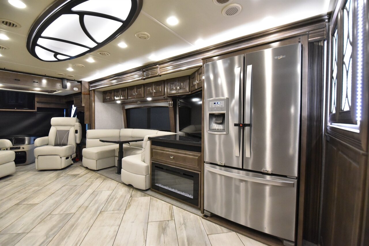 2022 Fleetwood Discovery - Photo 24 - Orange, CA 92867