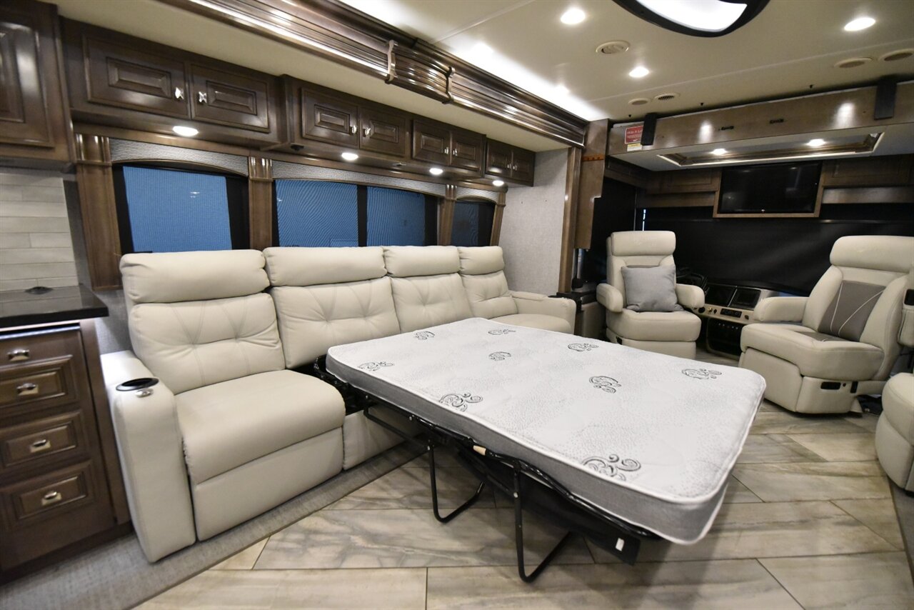 2022 Fleetwood Discovery - Photo 19 - Orange, CA 92867