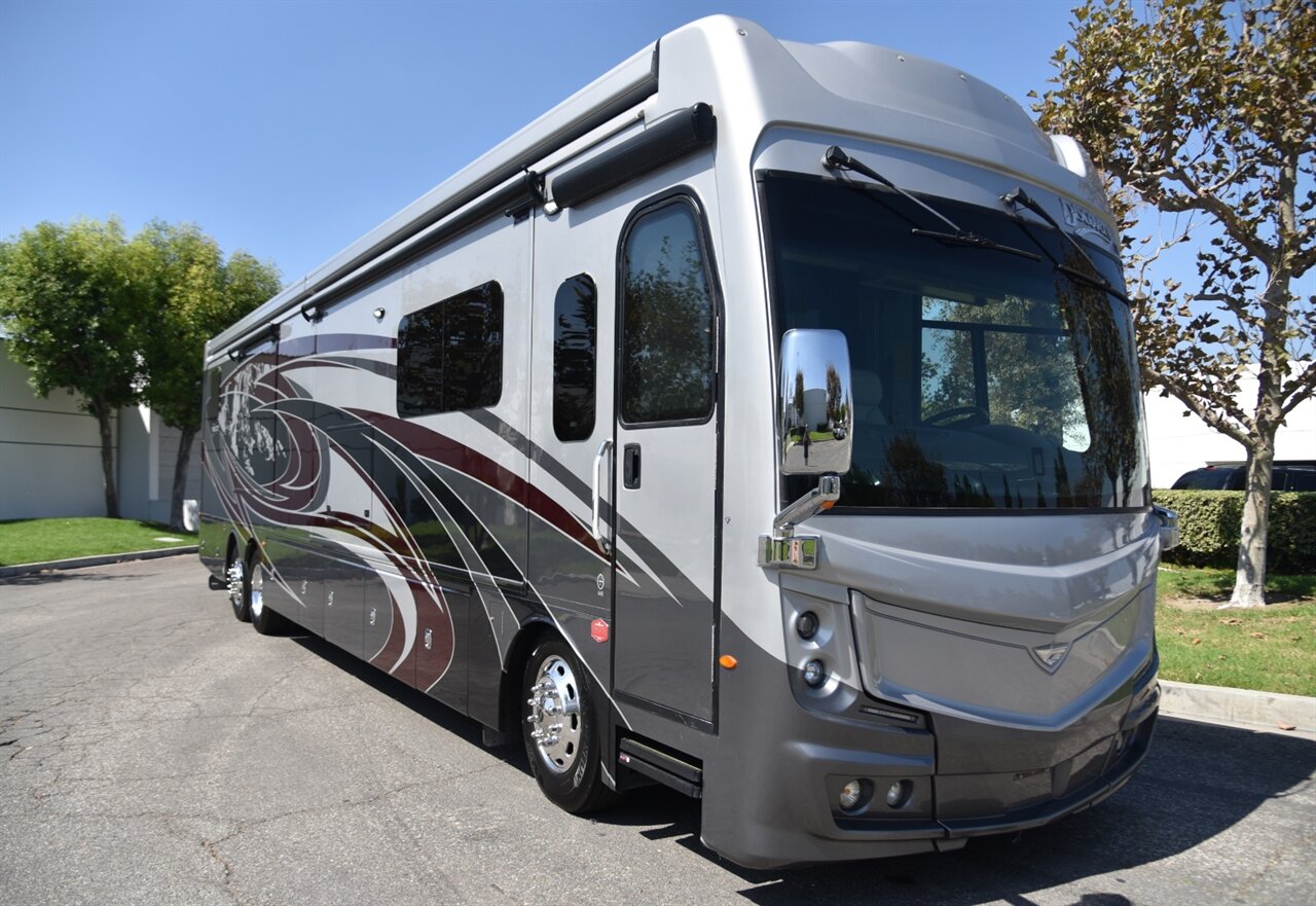 2022 Fleetwood Discovery - Photo 11 - Orange, CA 92867