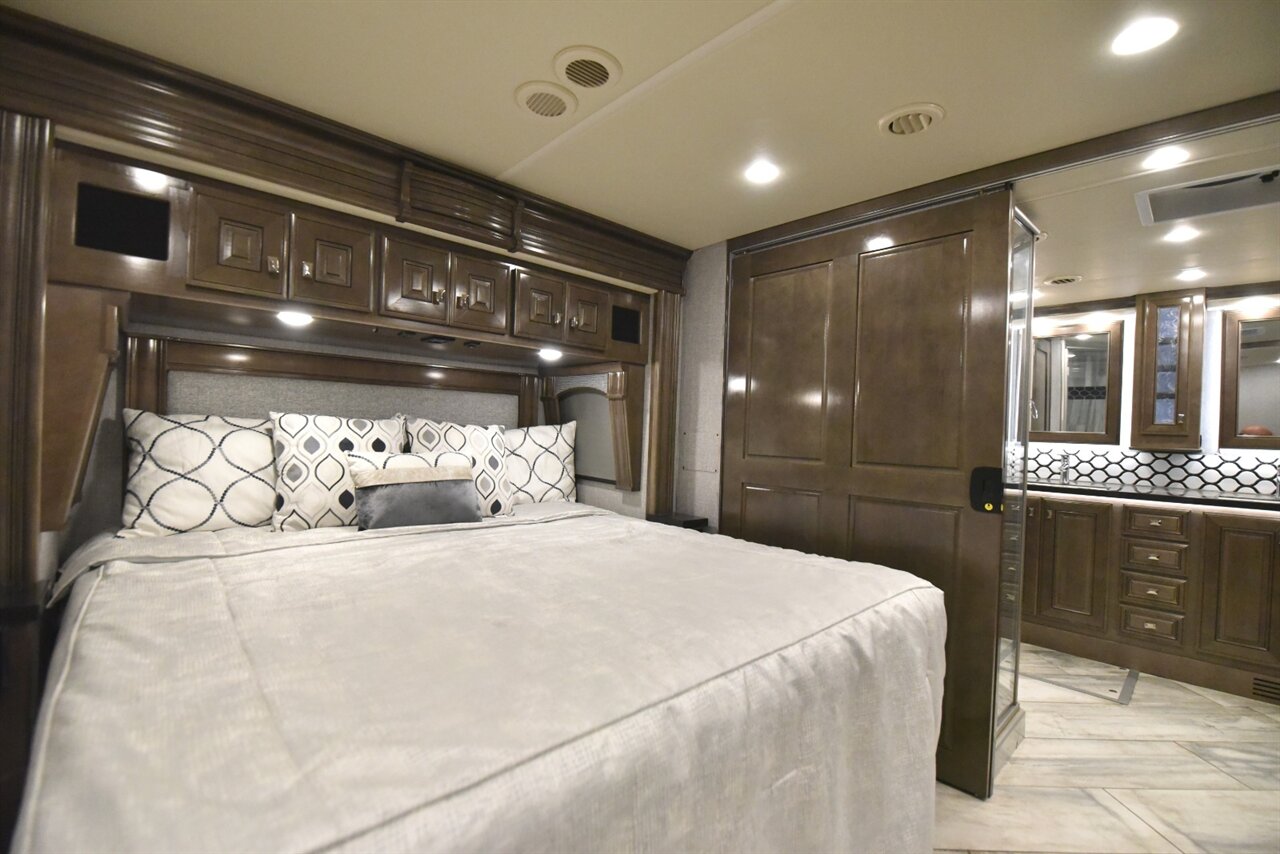 2022 Fleetwood Discovery - Photo 28 - Orange, CA 92867