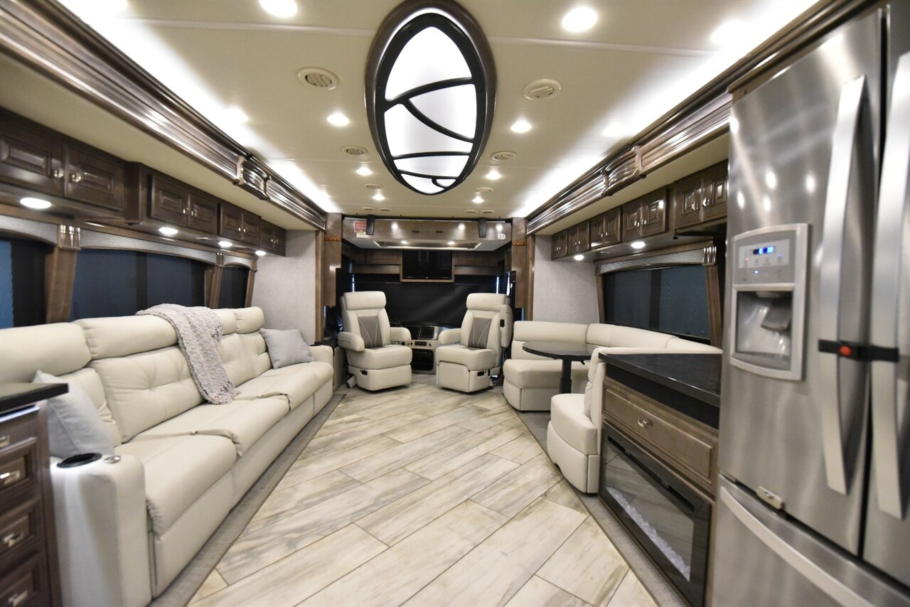 2022 Fleetwood Discovery - Photo 16 - Orange, CA 92867