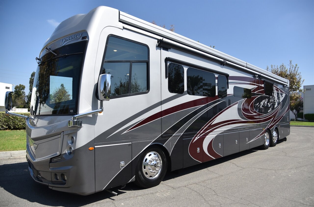 2022 Fleetwood Discovery - Photo 7 - Orange, CA 92867
