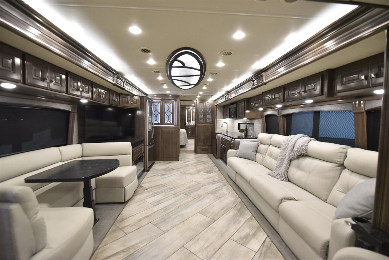 2022 Fleetwood Discovery - Photo 12 - Orange, CA 92867