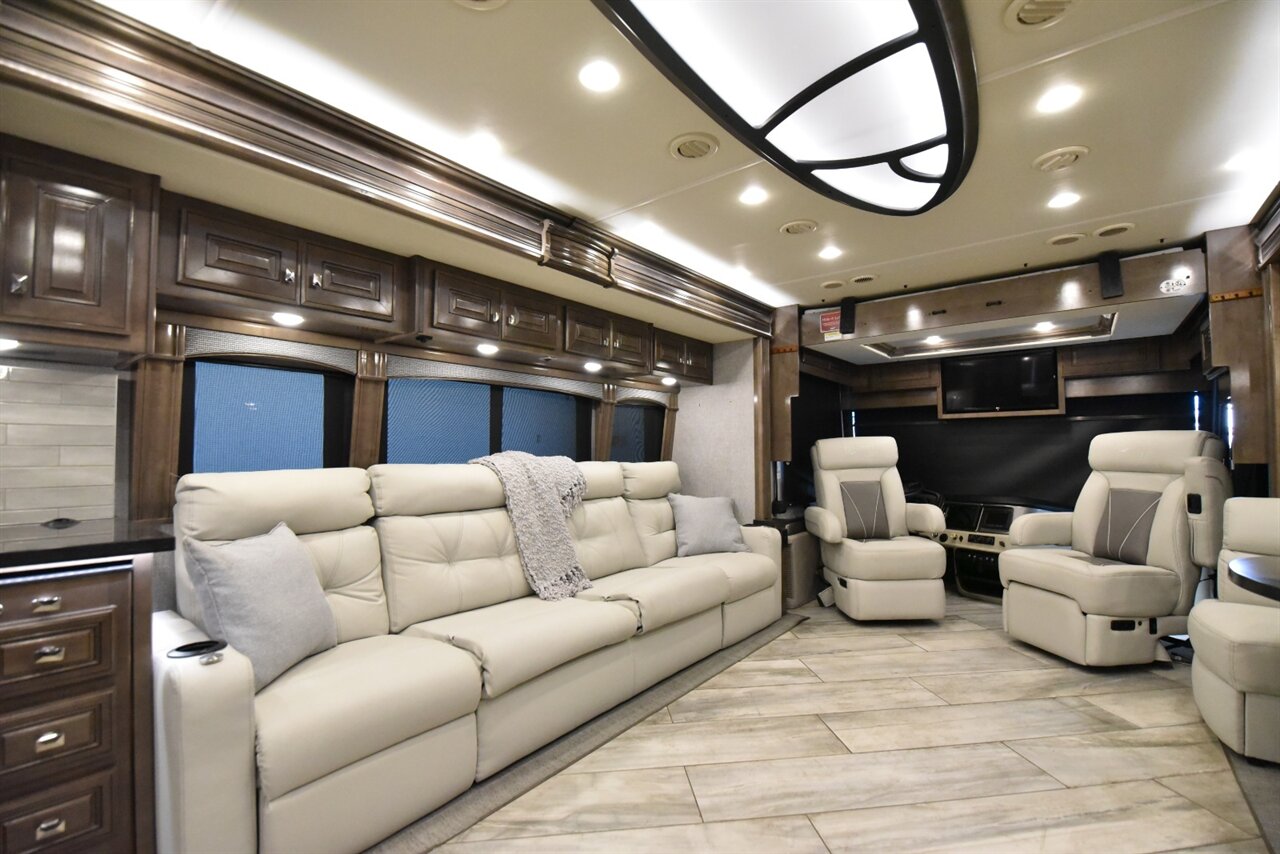 2022 Fleetwood Discovery - Photo 17 - Orange, CA 92867