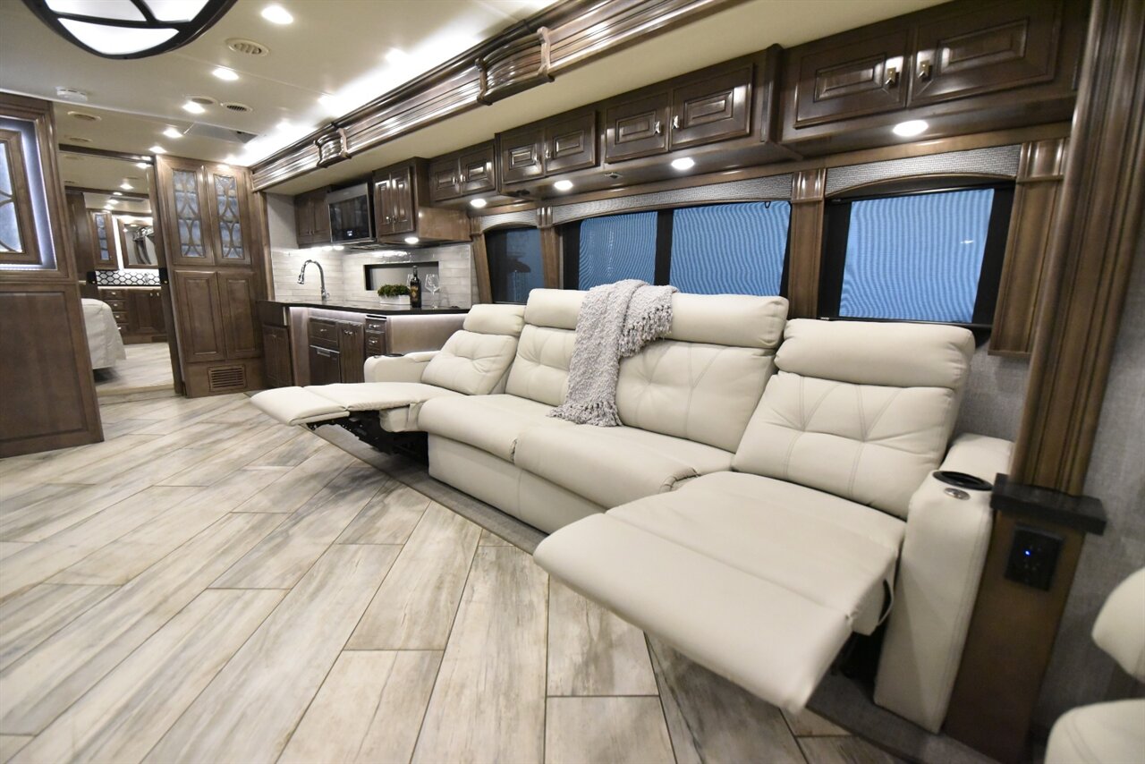2022 Fleetwood Discovery - Photo 18 - Orange, CA 92867