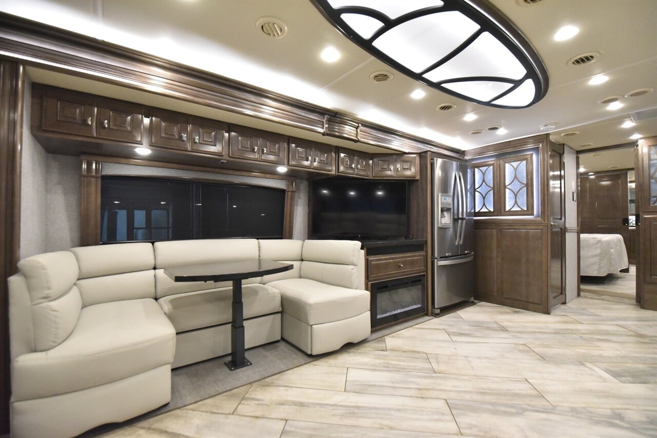 2022 Fleetwood Discovery - Photo 14 - Orange, CA 92867