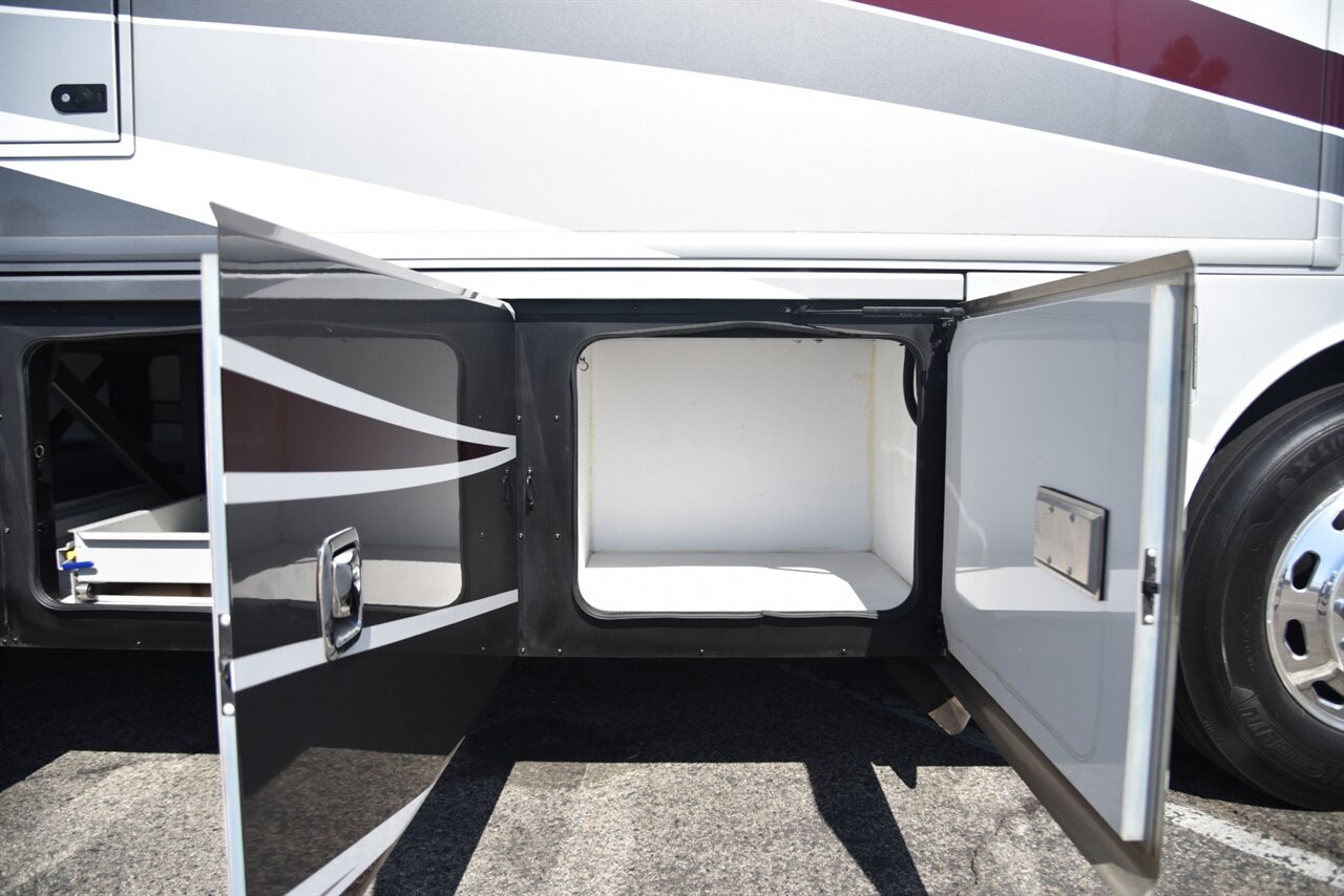 2021 Fleetwood Discovery LXE 44H - Photo 11 - Orange, CA 92867