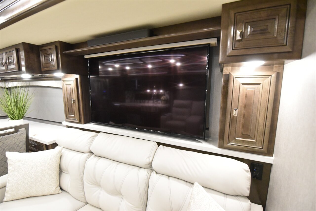 2021 Fleetwood Discovery LXE 44H - Photo 37 - Orange, CA 92867