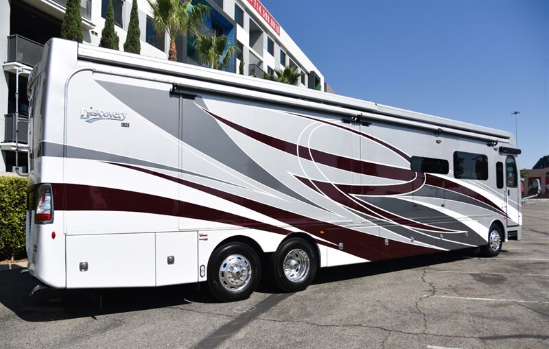 2021 Fleetwood Discovery LXE 44H - Photo 1 - Orange, CA 92867