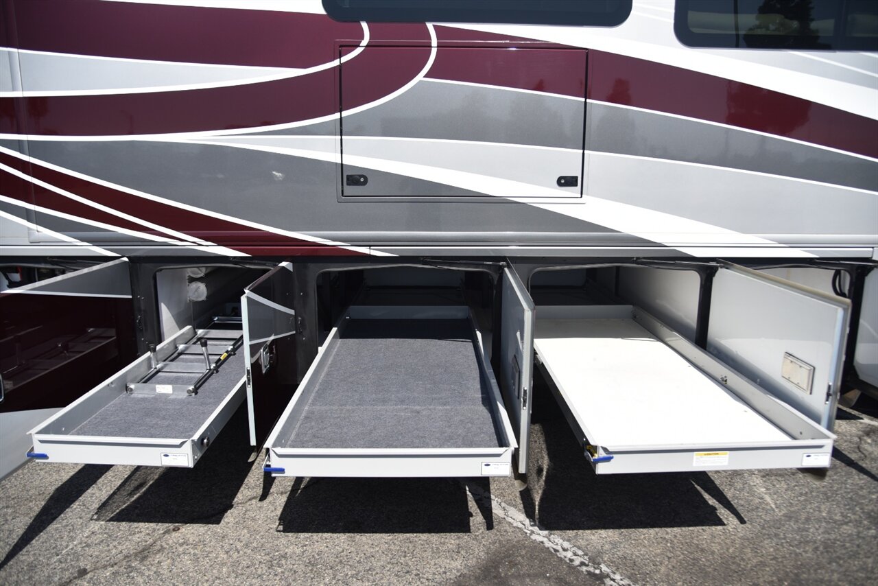 2021 Fleetwood Discovery LXE 44H - Photo 12 - Orange, CA 92867