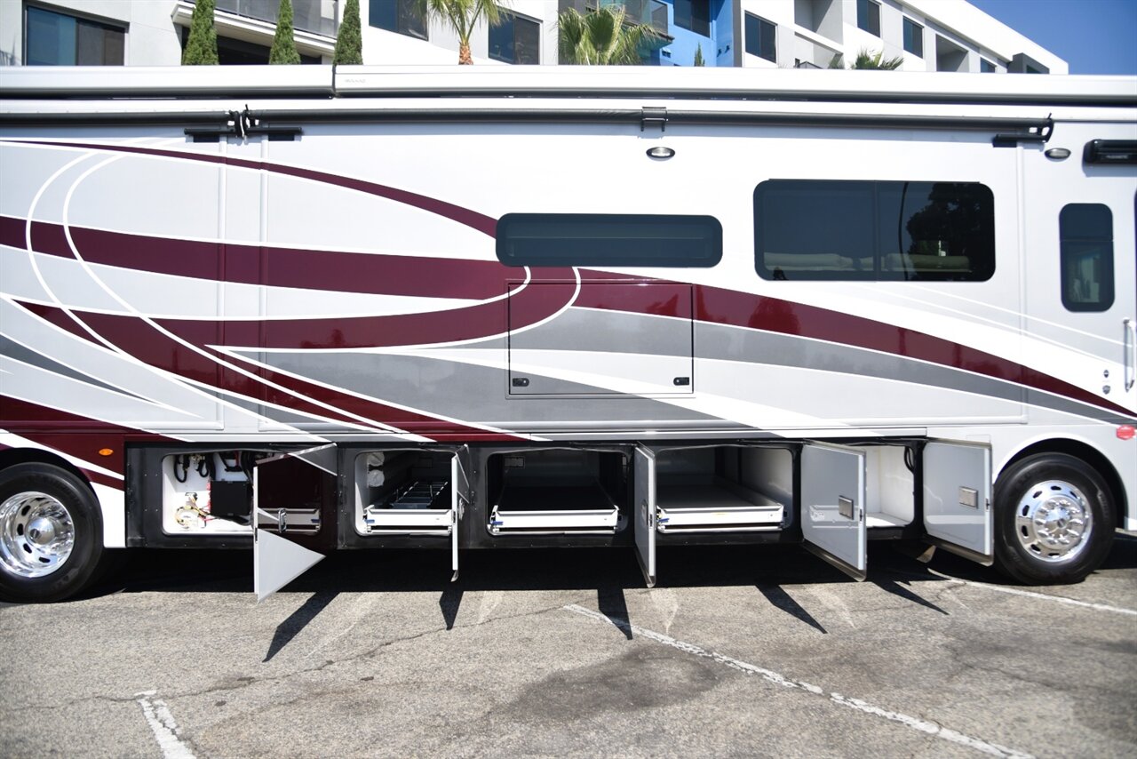 2021 Fleetwood Discovery LXE 44H - Photo 10 - Orange, CA 92867