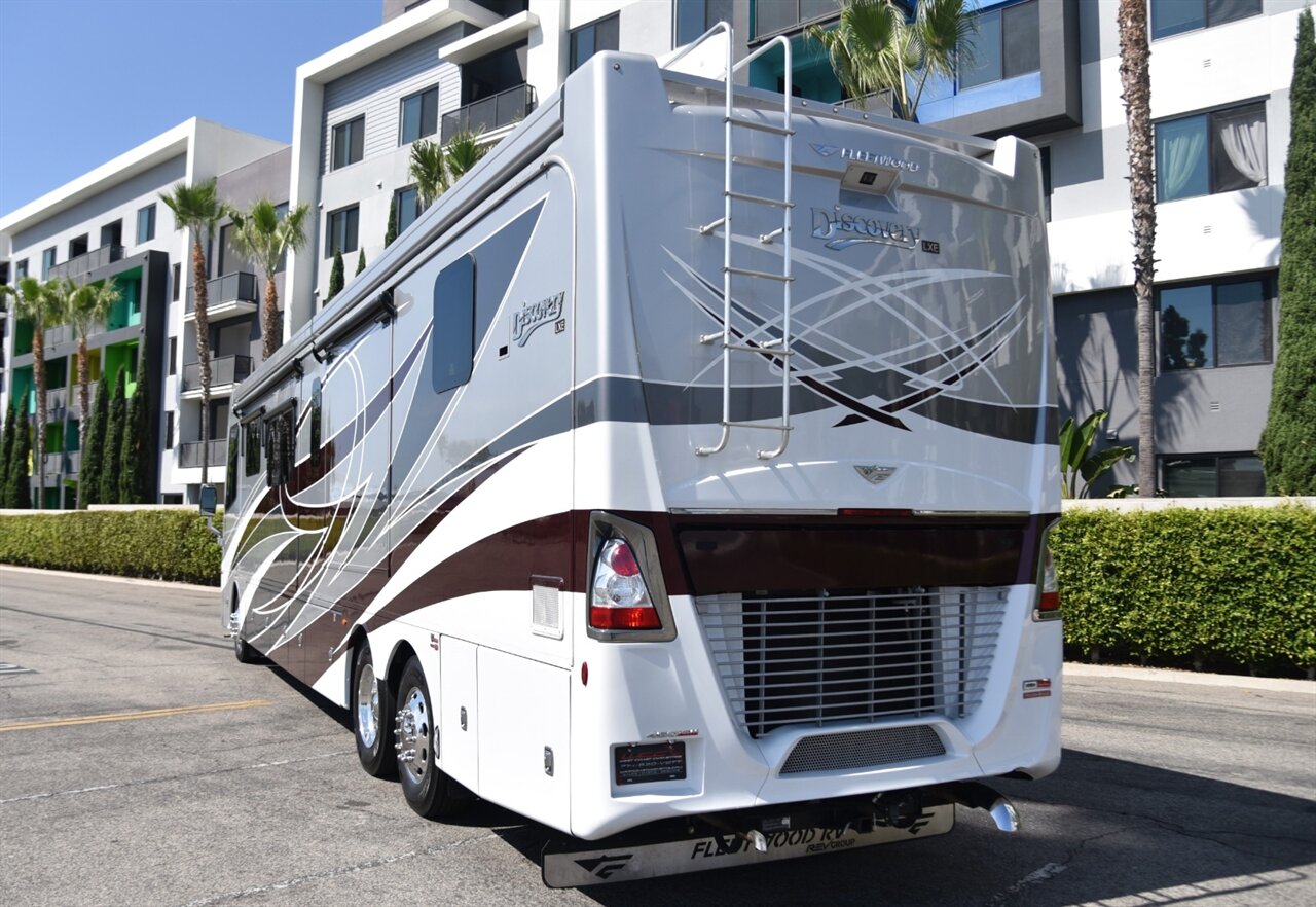 2021 Fleetwood Discovery LXE 44H - Photo 18 - Orange, CA 92867