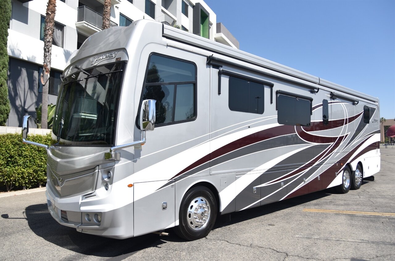 2021 Fleetwood Discovery LXE 44H - Photo 20 - Orange, CA 92867