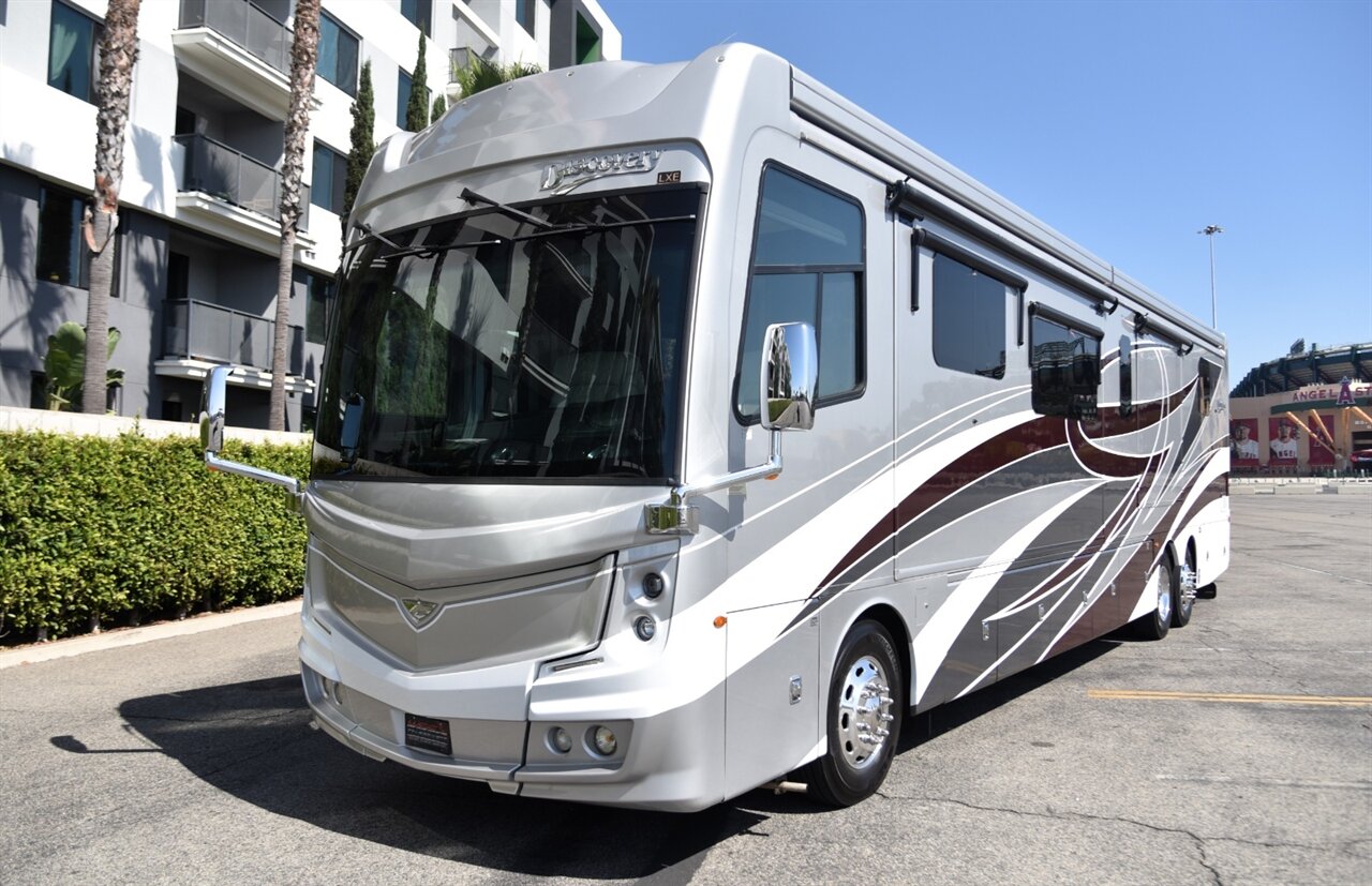 2021 Fleetwood Discovery LXE 44H - Photo 21 - Orange, CA 92867