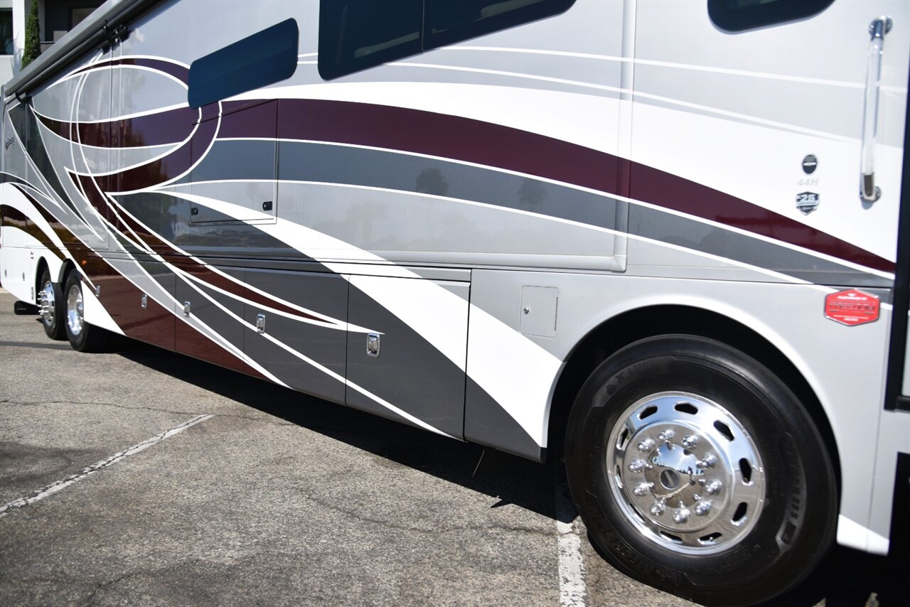 2021 Fleetwood Discovery LXE 44H - Photo 9 - Orange, CA 92867