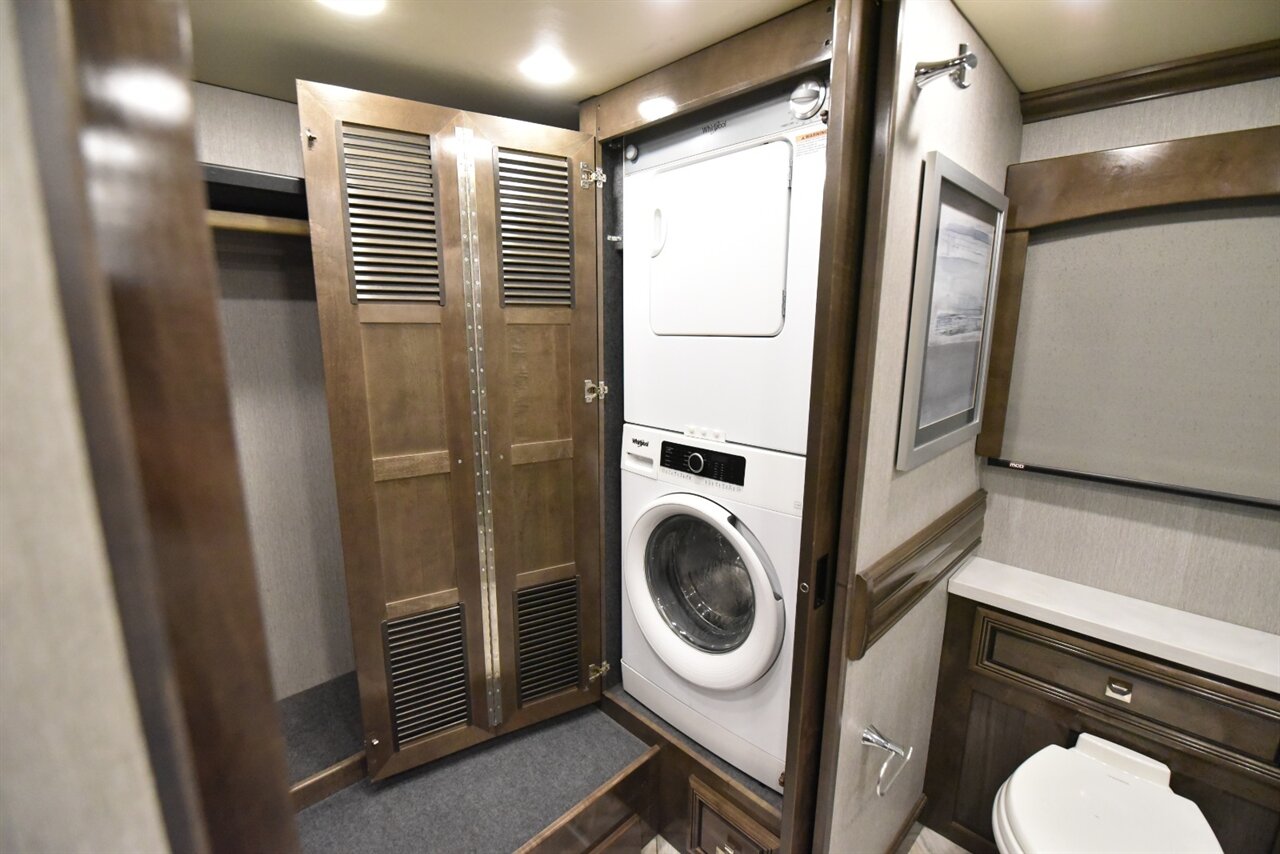 2021 Fleetwood Discovery LXE 44H - Photo 57 - Orange, CA 92867