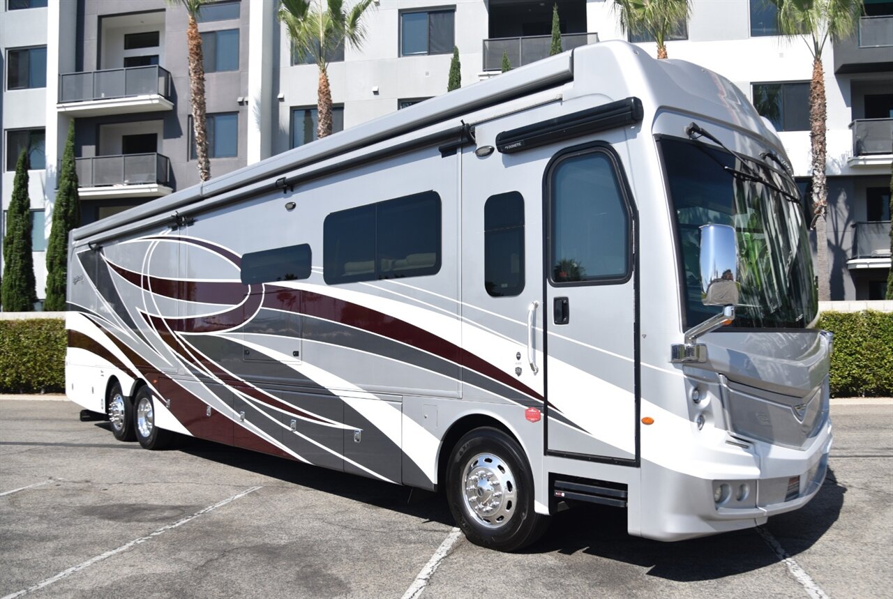 2021 Fleetwood Discovery LXE 44H - Photo 5 - Orange, CA 92867