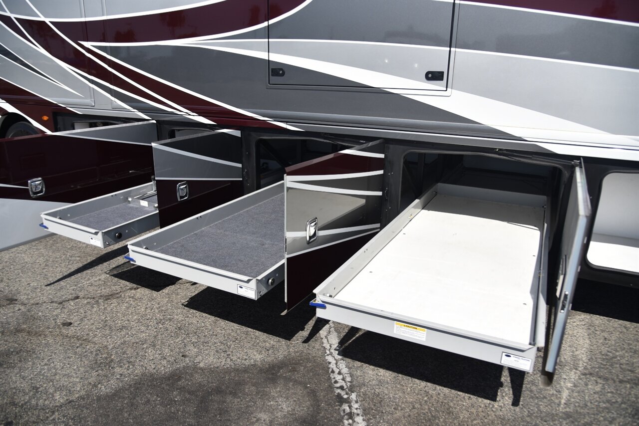 2021 Fleetwood Discovery LXE 44H - Photo 13 - Orange, CA 92867