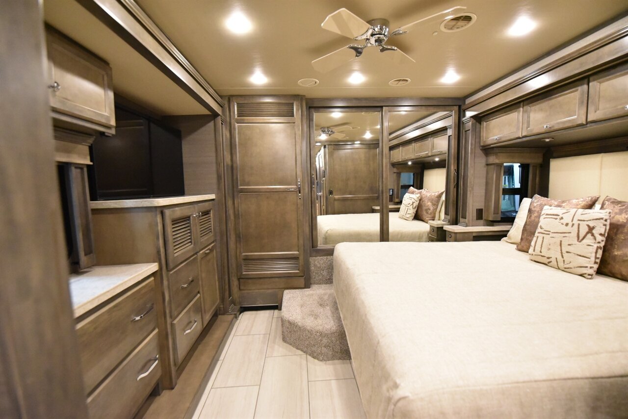 2022 Tiffin Allegro Red 33A - Photo 37 - Orange, CA 92867