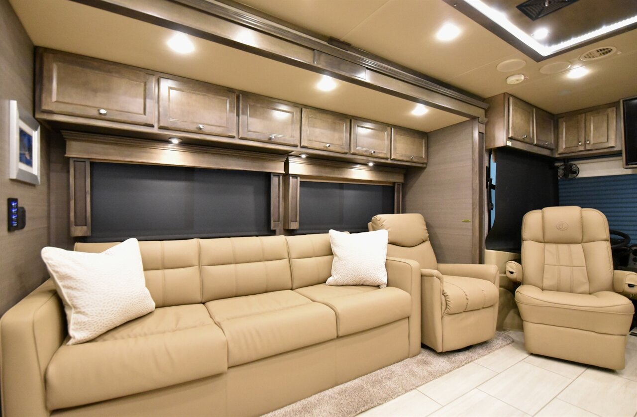 2022 Tiffin Allegro Red 33A - Photo 27 - Orange, CA 92867