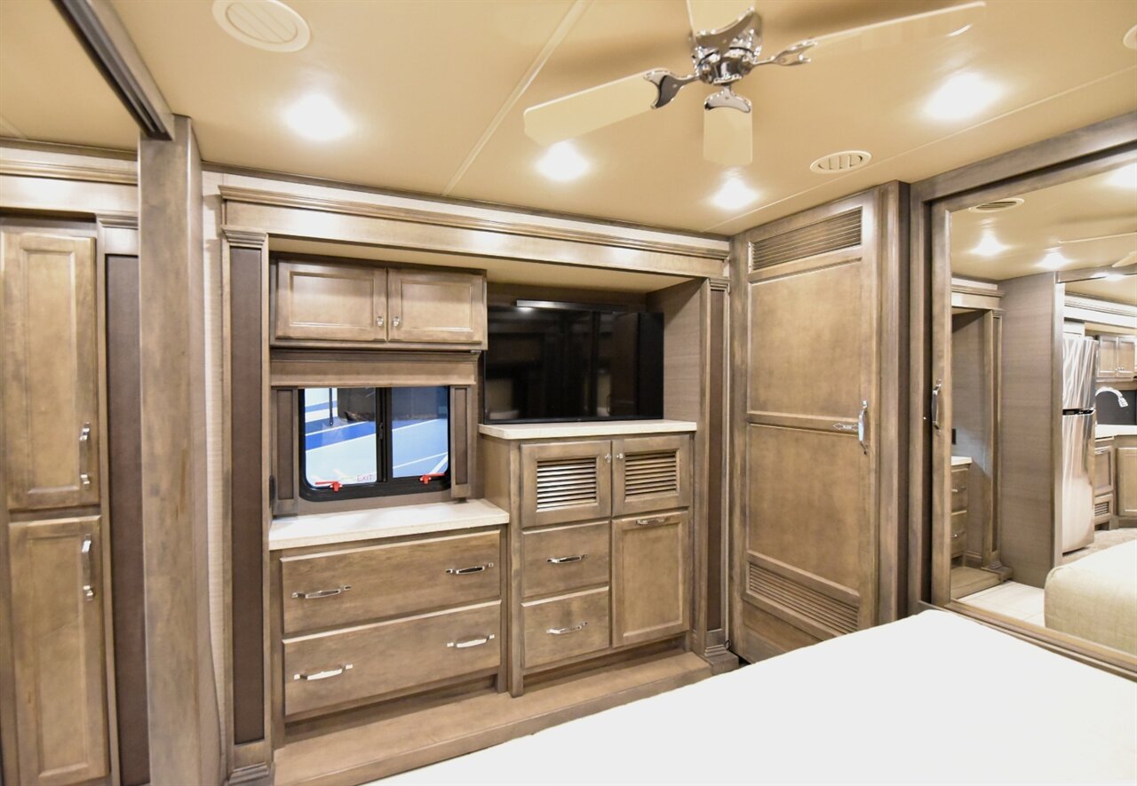 2022 Tiffin Allegro Red 33A - Photo 40 - Orange, CA 92867