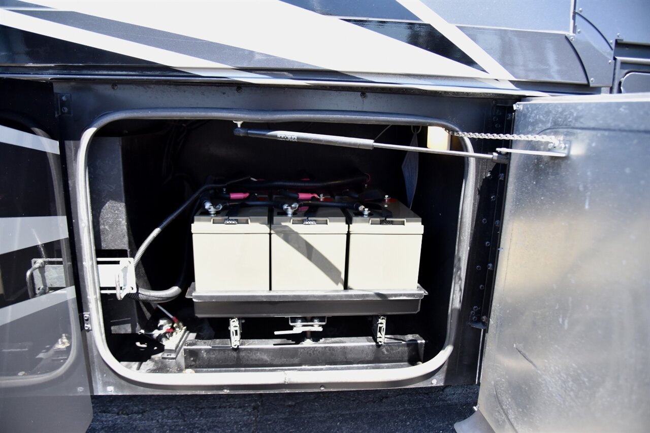 2022 Tiffin Allegro Red 33A - Photo 18 - Orange, CA 92867