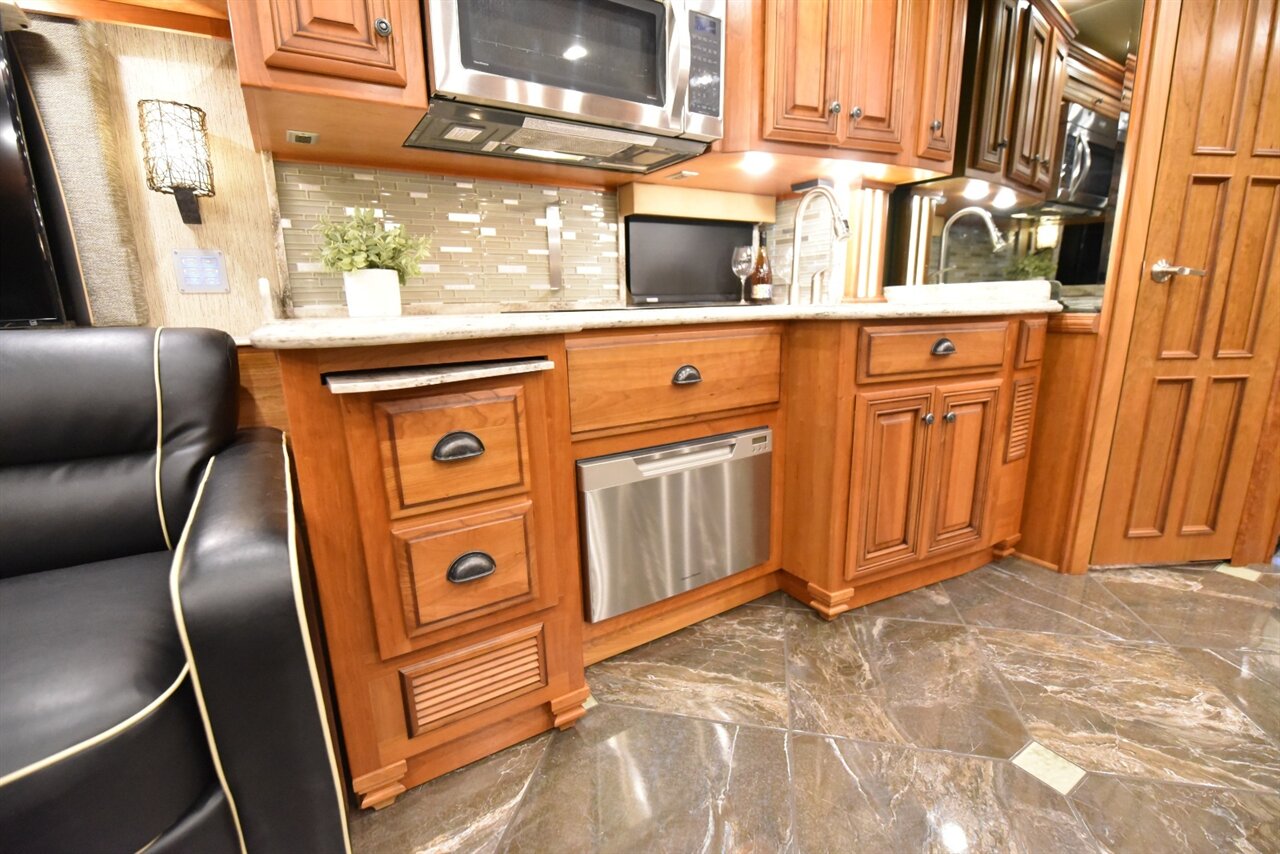 2015 Newmar Dutch Star 4018 - Photo 58 - Orange, CA 92867