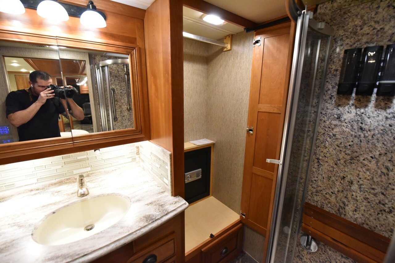 2015 Newmar Dutch Star 4018 - Photo 79 - Orange, CA 92867