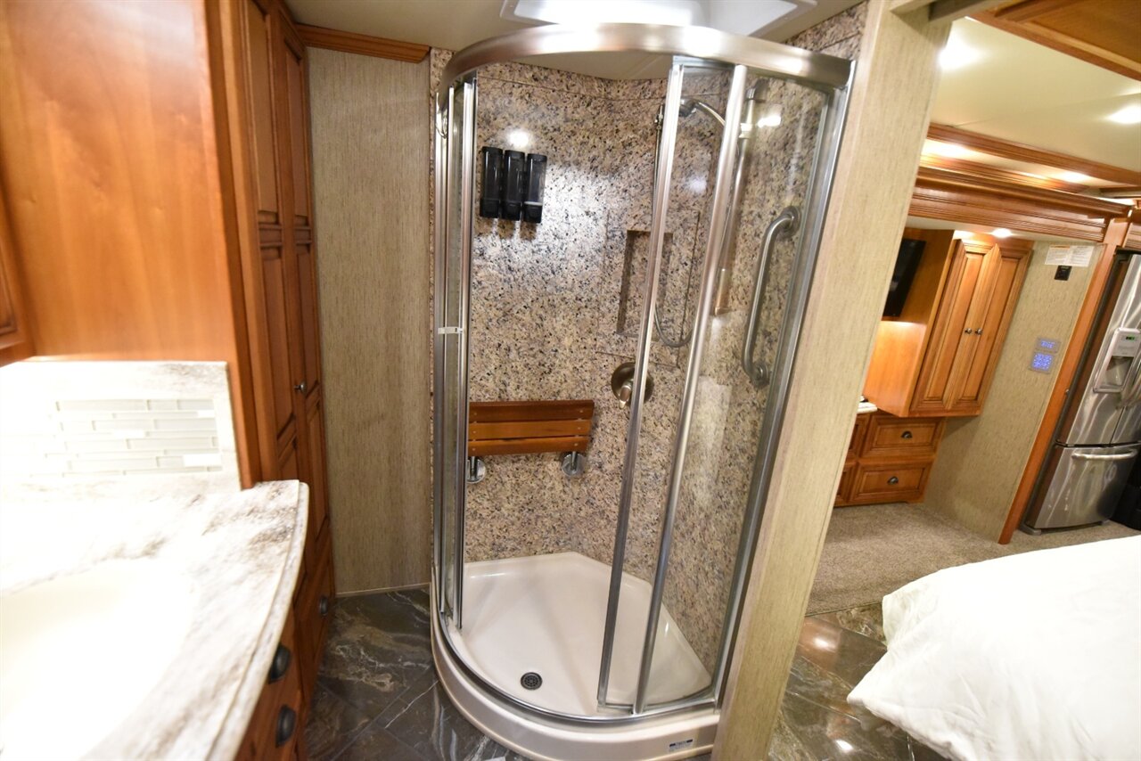 2015 Newmar Dutch Star 4018 - Photo 80 - Orange, CA 92867
