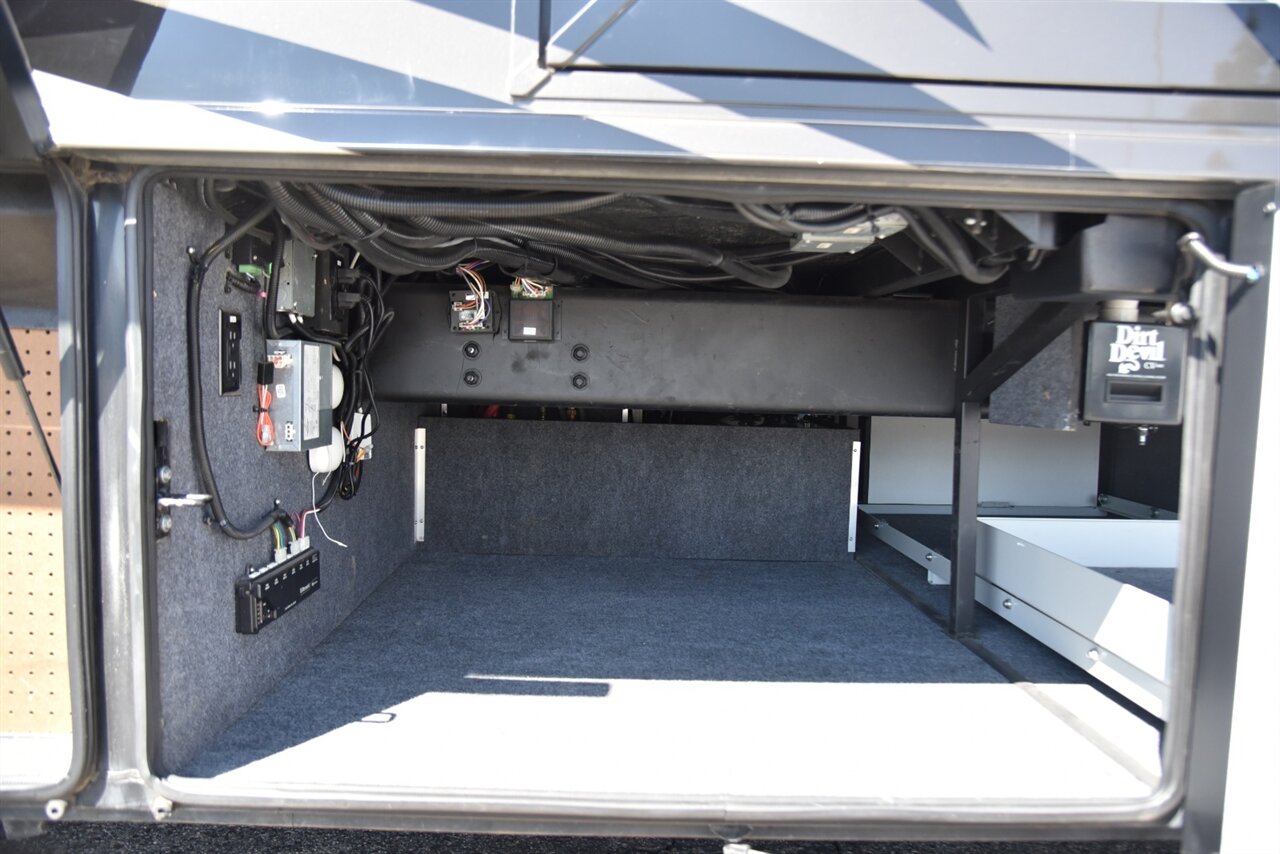 2015 Newmar Dutch Star 4018 - Photo 26 - Orange, CA 92867