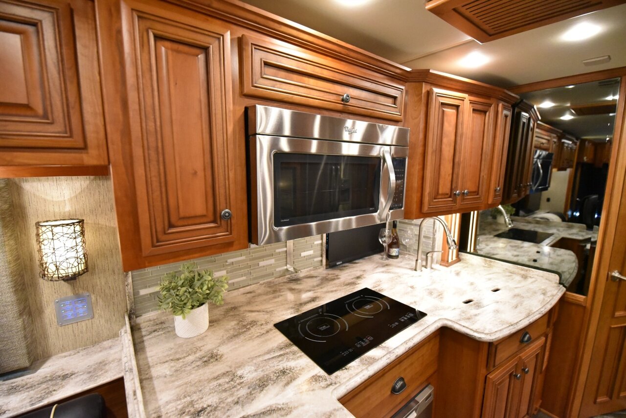 2015 Newmar Dutch Star 4018 - Photo 57 - Orange, CA 92867