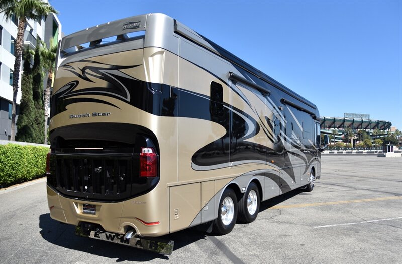 2015 Newmar Dutch Star 4018 - Photo 3 - Orange, CA 92867