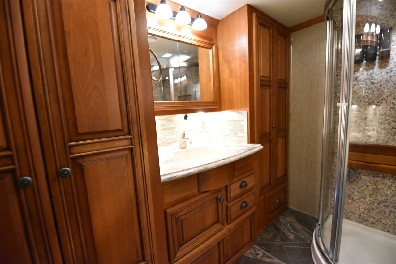2015 Newmar Dutch Star 4018 - Photo 76 - Orange, CA 92867